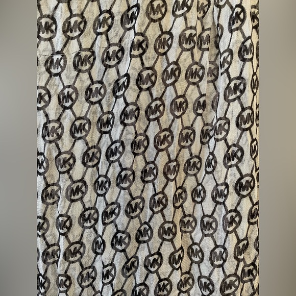 NWT Michael Kors scarf - Picture 2 of 3